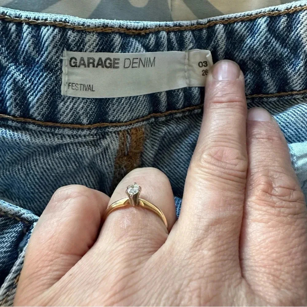 Garage Festival distressed jean shorts women's size 3 - Picture 3 of 3